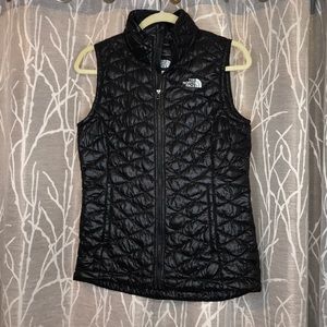 black north face vest